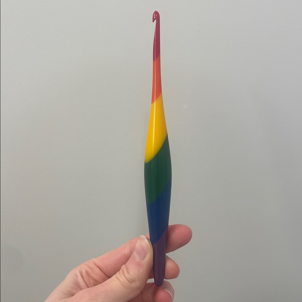 Furls Streamline Swirl Crochet Hook - Picture 5 of 6